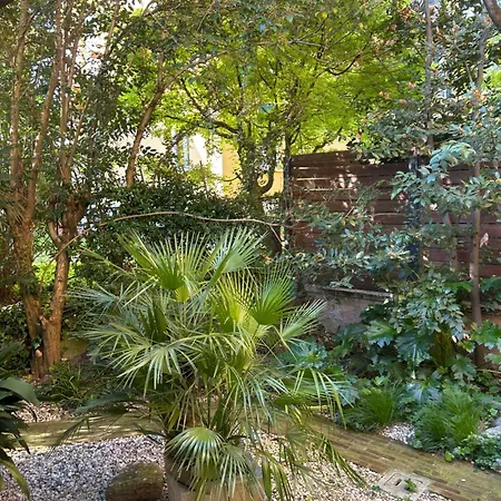 Urban Jungle Apartment *